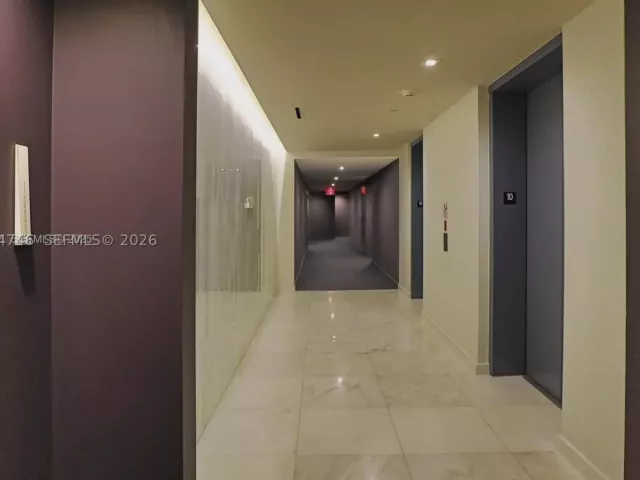 1-bedroom condo for rent in Miami - 68 SE 6th St 1008 - MondialRealty