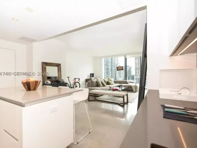 1-bedroom condo for rent in Miami - 68 SE 6th St 1008 - MondialRealty