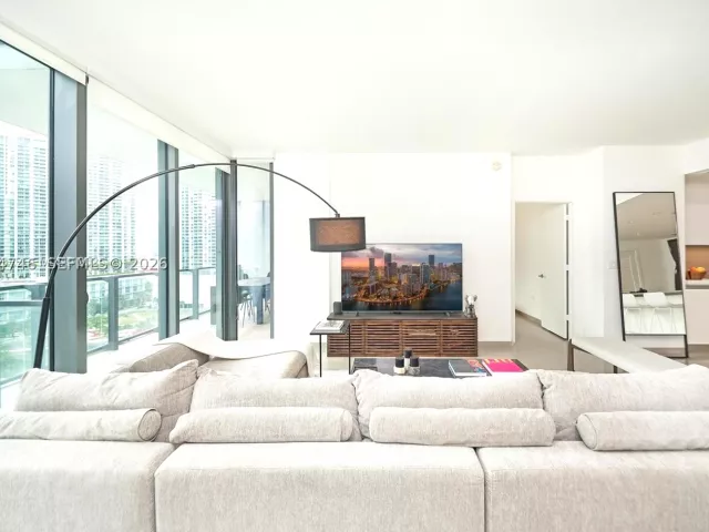1-bedroom condo for rent in Miami - 68 SE 6th St 1008 - MondialRealty