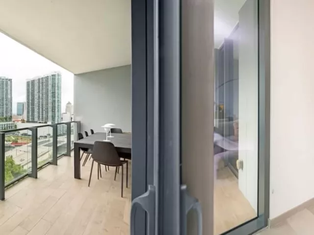 1-bedroom condo for rent in Miami - 68 SE 6th St 1008 - MondialRealty
