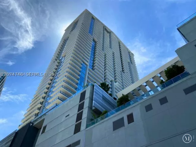 1-bedroom condo for rent in Miami - 68 SE 6th St 1008 - MondialRealty