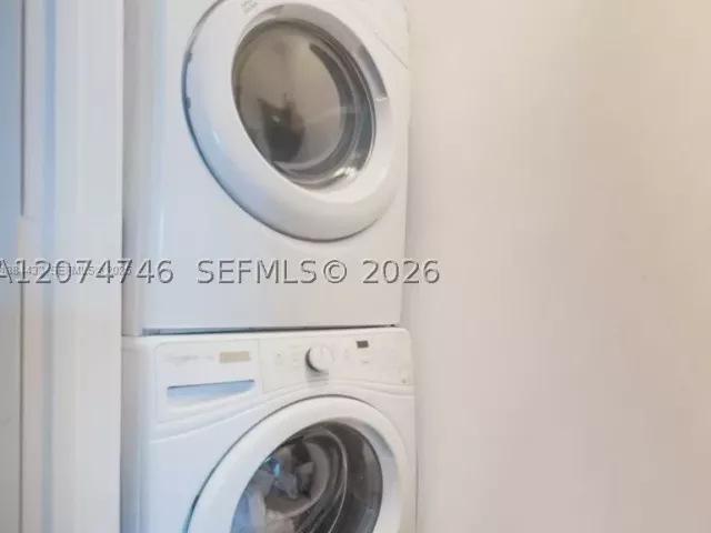 1-bedroom condo for rent in Miami - 68 SE 6th St 1008 - MondialRealty