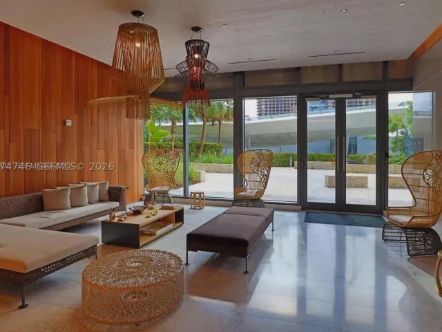 1-bedroom condo for rent in Miami - 68 SE 6th St 1008 - MondialRealty