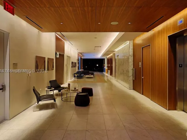 1-bedroom condo for rent in Miami - 68 SE 6th St 1008 - MondialRealty