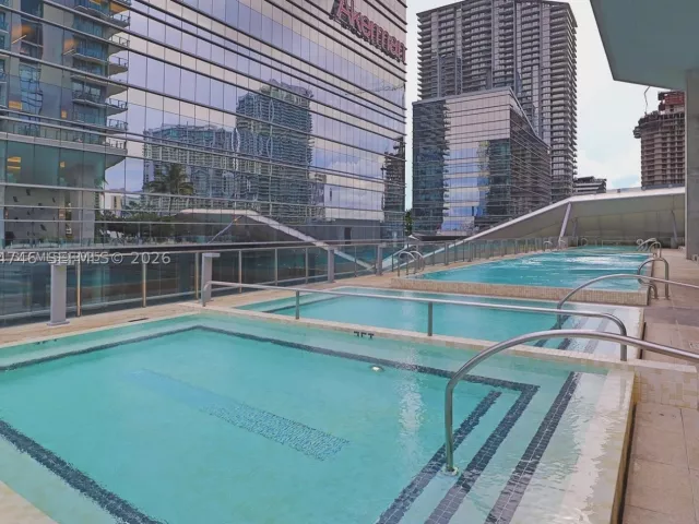 1-bedroom condo for rent in Miami - 68 SE 6th St 1008 - MondialRealty