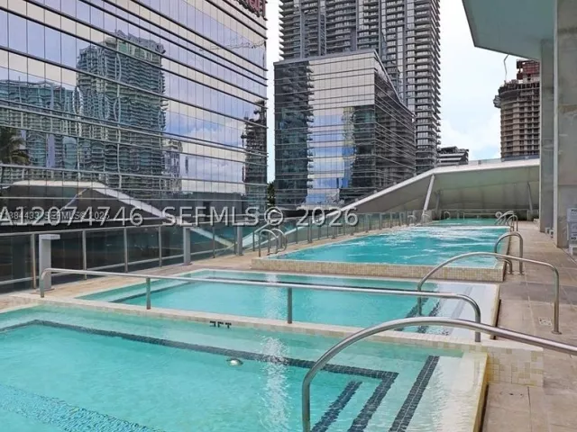 1-bedroom condo for rent in Miami - 68 SE 6th St 1008 - MondialRealty