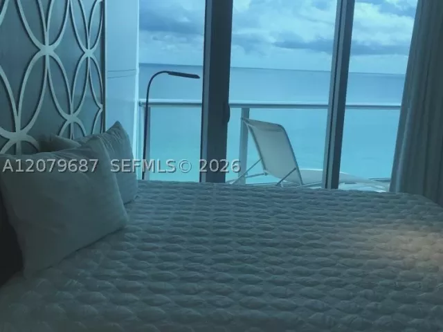 1-bedroom condo for rent in Sunny Isles Beach - 17001 Collins Ave 1603 - MondialRealty