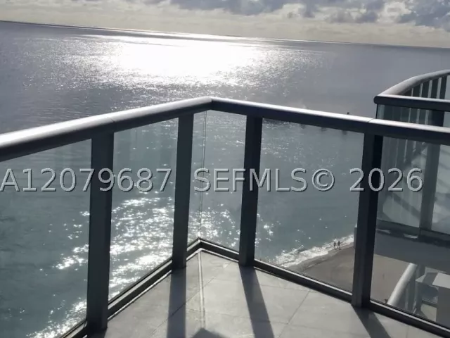 1-bedroom condo for rent in Sunny Isles Beach - 17001 Collins Ave 1603 - MondialRealty