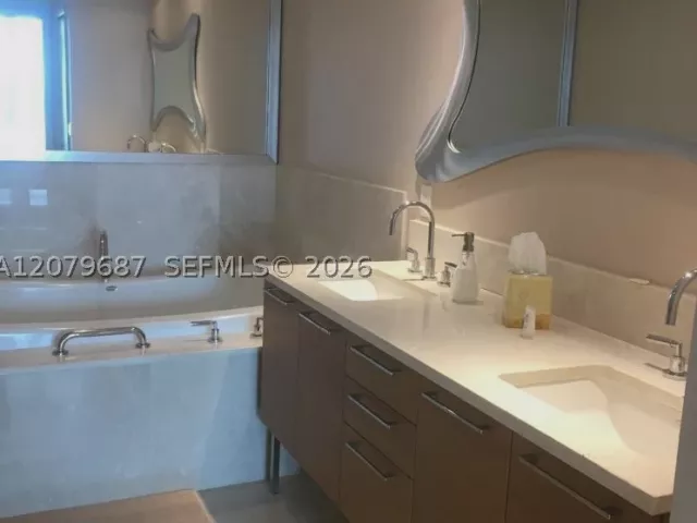 1-bedroom condo for rent in Sunny Isles Beach - 17001 Collins Ave 1603 - MondialRealty