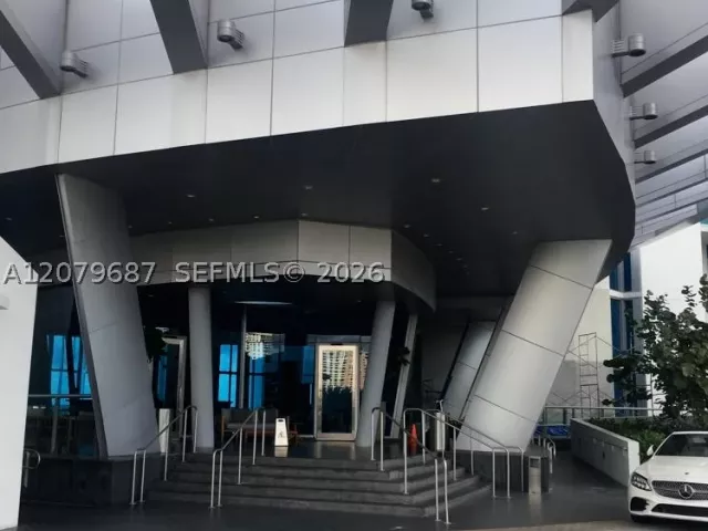 1-bedroom condo for rent in Sunny Isles Beach - 17001 Collins Ave 1603 - MondialRealty