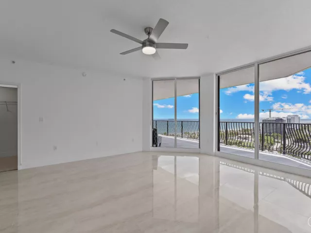 3-bedroom condo for sale in Fort Lauderdale - 100 S Birch Road 1604 - MondialRealty