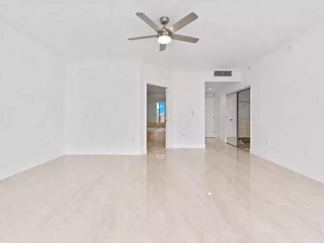 3-bedroom condo for sale in Fort Lauderdale - 100 S Birch Road 1604 - MondialRealty