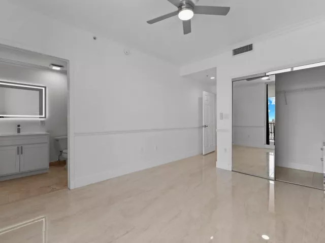 3-bedroom condo for sale in Fort Lauderdale - 100 S Birch Road 1604 - MondialRealty