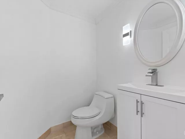 3-bedroom condo for sale in Fort Lauderdale - 100 S Birch Road 1604 - MondialRealty