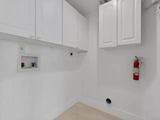 3-bedroom condo for sale in Fort Lauderdale - 100 S Birch Road 1604 - MondialRealty