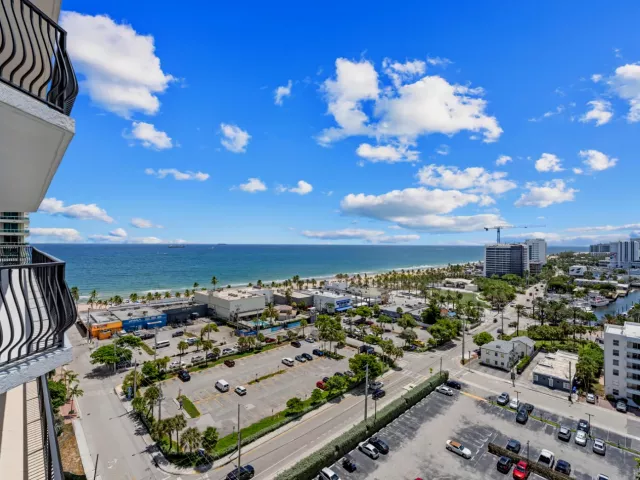 3-bedroom condo for sale in Fort Lauderdale - 100 S Birch Road 1604 - MondialRealty
