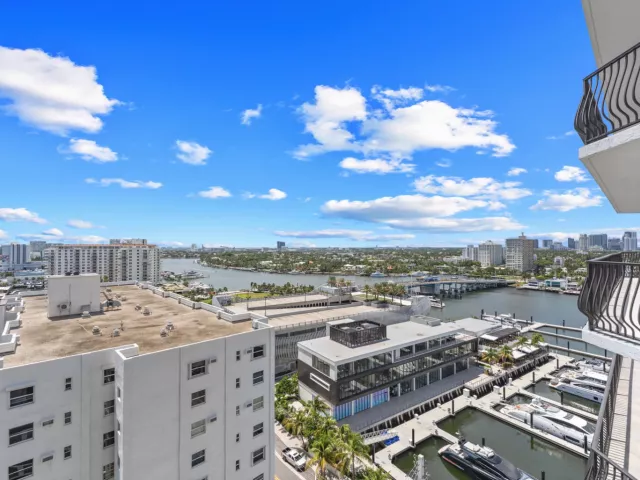 3-bedroom condo for sale in Fort Lauderdale - 100 S Birch Road 1604 - MondialRealty