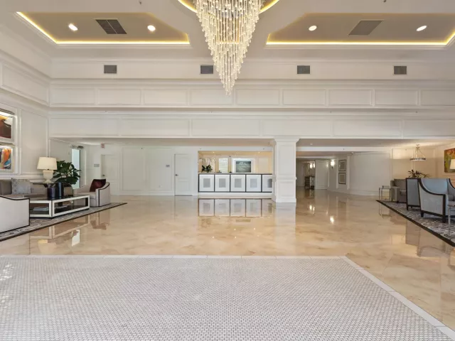 3-bedroom condo for sale in Fort Lauderdale - 100 S Birch Road 1604 - MondialRealty