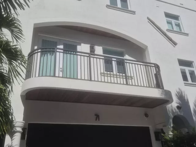 3-bedroom home for rent in Fort Lauderdale - 71 Isle Of Venice Drive 71 - MondialRealty