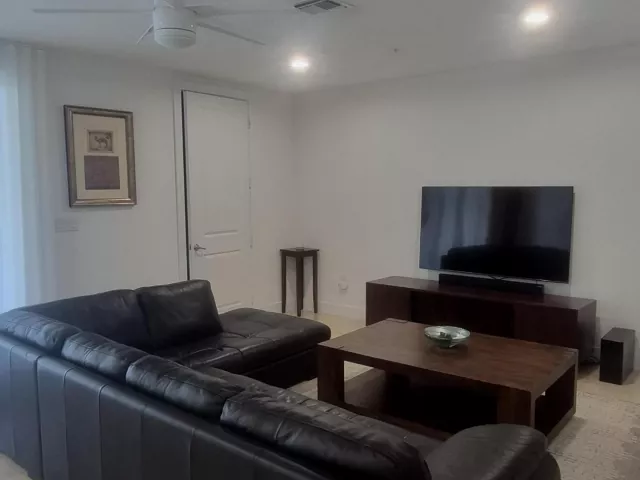 3-bedroom home for rent in Fort Lauderdale - 71 Isle Of Venice Drive 71 - MondialRealty