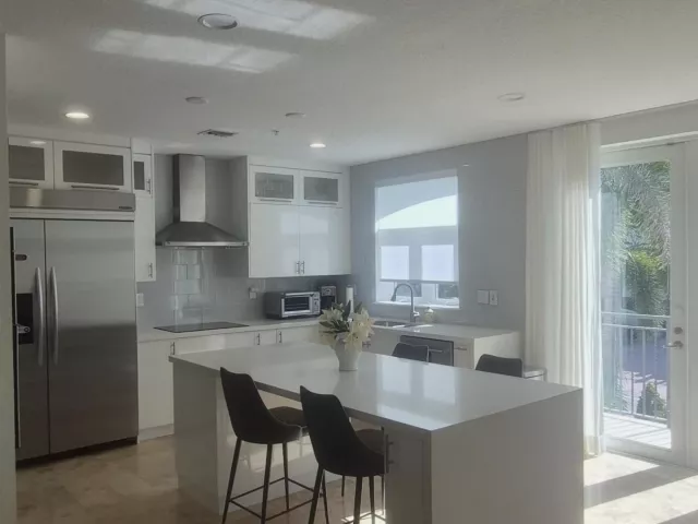 3-bedroom home for rent in Fort Lauderdale - 71 Isle Of Venice Drive 71 - MondialRealty