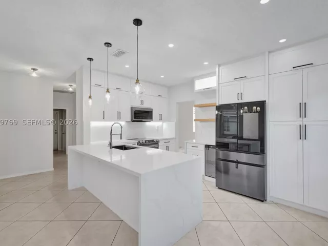 4-bedroom home for sale in Pembroke Pines - 16227 NW 19th St - MondialRealty