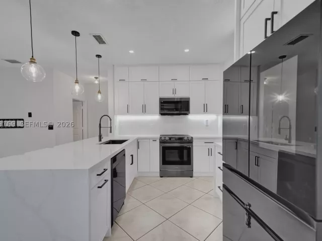 4-bedroom home for sale in Pembroke Pines - 16227 NW 19th St - MondialRealty