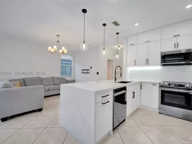 4-bedroom home for sale in Pembroke Pines - 16227 NW 19th St - MondialRealty