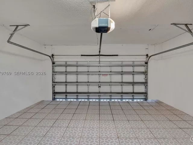 4-bedroom home for sale in Pembroke Pines - 16227 NW 19th St - MondialRealty