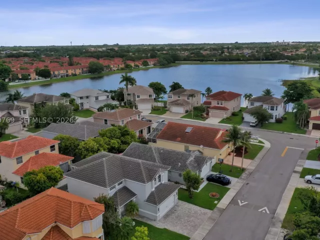 4-bedroom home for sale in Pembroke Pines - 16227 NW 19th St - MondialRealty