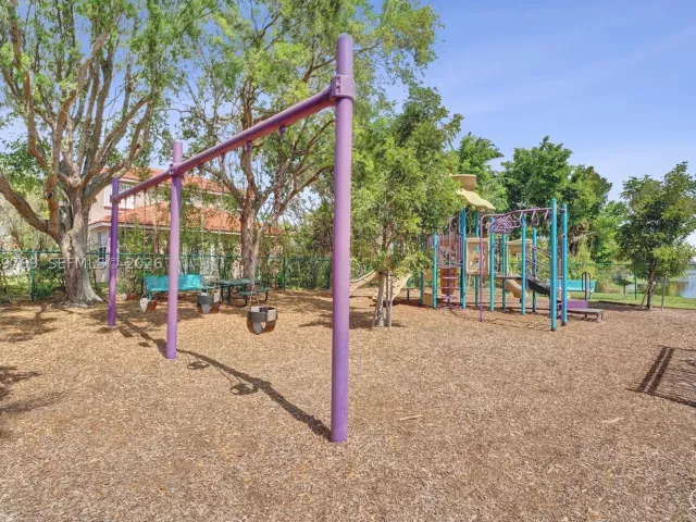 4-bedroom home for sale in Pembroke Pines - 16227 NW 19th St - MondialRealty