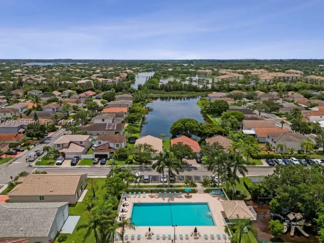 4-bedroom home for sale in Pembroke Pines - 16227 NW 19th St - MondialRealty