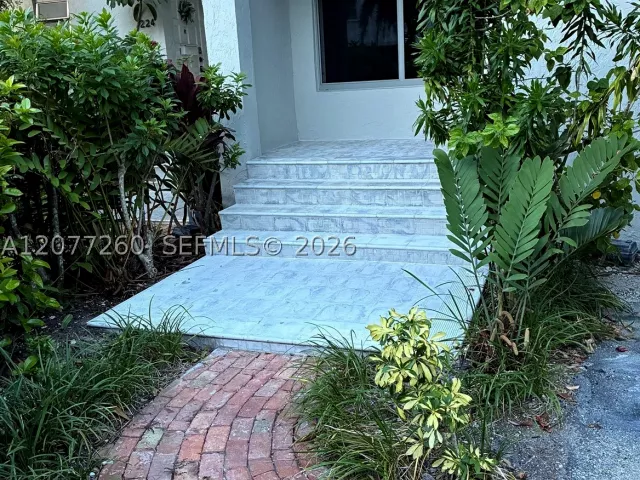 2-bedroom home for rent in Key Biscayne - 226 Sea View Dr 105 - MondialRealty