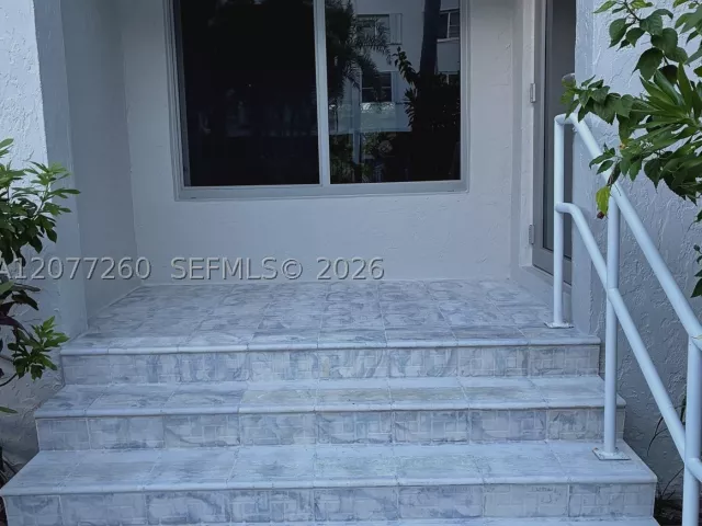 2-bedroom home for rent in Key Biscayne - 226 Sea View Dr 105 - MondialRealty