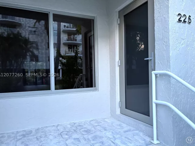 2-bedroom home for rent in Key Biscayne - 226 Sea View Dr 105 - MondialRealty