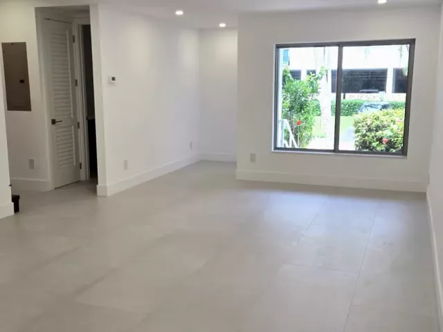 2-bedroom home for rent in Key Biscayne - 226 Sea View Dr 105 - MondialRealty