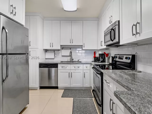 3-bedroom condo for sale in Hallandale Beach - 1950 S Ocean Dr 4E - MondialRealty