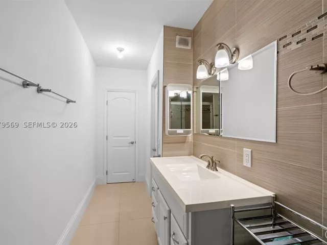 3-bedroom condo for sale in Hallandale Beach - 1950 S Ocean Dr 4E - MondialRealty