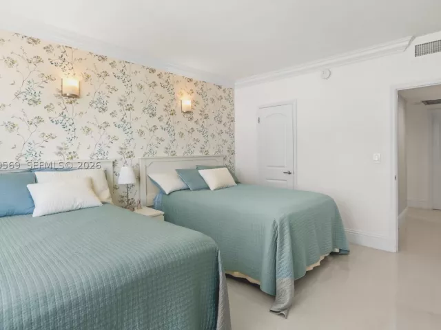 3-bedroom condo for sale in Hallandale Beach - 1950 S Ocean Dr 4E - MondialRealty