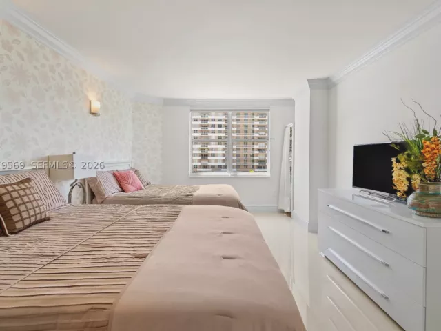 3-bedroom condo for sale in Hallandale Beach - 1950 S Ocean Dr 4E - MondialRealty