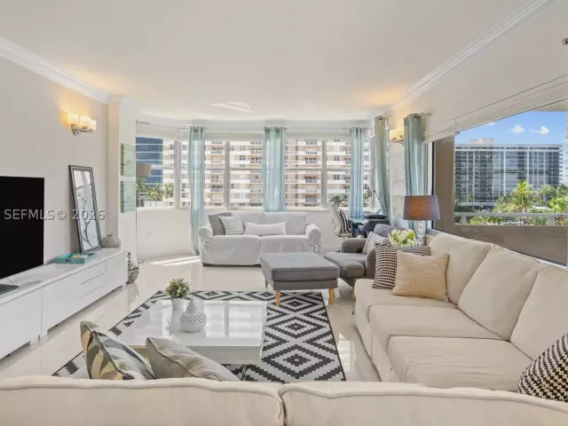 3-bedroom condo for sale in Hallandale Beach - 1950 S Ocean Dr 4E - MondialRealty