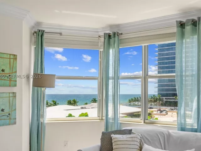 3-bedroom condo for sale in Hallandale Beach - 1950 S Ocean Dr 4E - MondialRealty