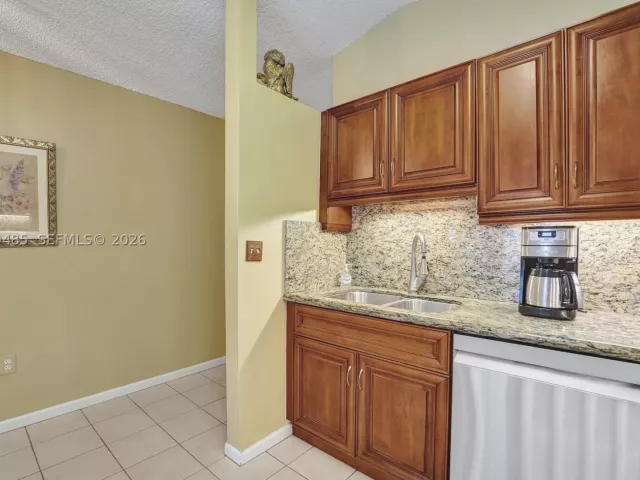 3-bedroom home for sale in Pembroke Pines - 774 SW 120th Ave - MondialRealty