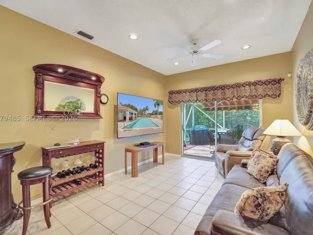 3-bedroom home for sale in Pembroke Pines - 774 SW 120th Ave - MondialRealty