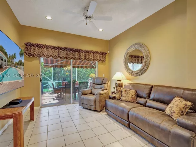 3-bedroom home for sale in Pembroke Pines - 774 SW 120th Ave - MondialRealty