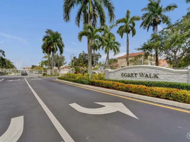 3-bedroom home for sale in Pembroke Pines - 774 SW 120th Ave - MondialRealty