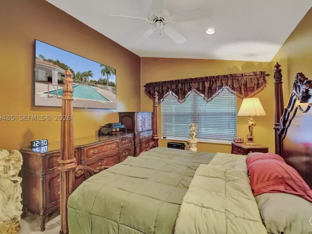 3-bedroom home for sale in Pembroke Pines - 774 SW 120th Ave - MondialRealty
