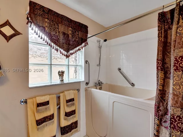 3-bedroom home for sale in Pembroke Pines - 774 SW 120th Ave - MondialRealty