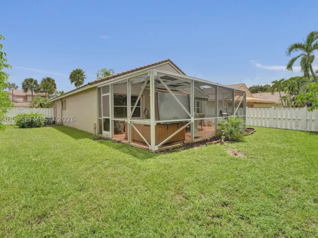 3-bedroom home for sale in Pembroke Pines - 774 SW 120th Ave - MondialRealty