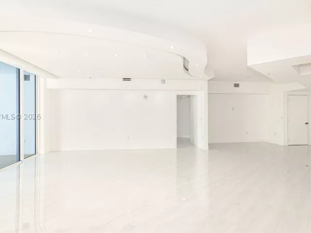 2-bedroom condo for rent in Fort Lauderdale - 333 Las Olas Way 1204 - MondialRealty